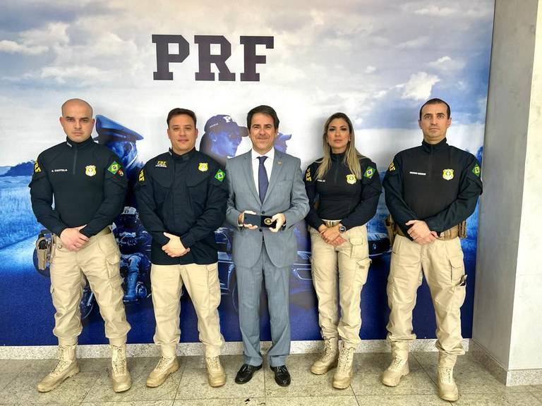 PRF recebe visita de Oficial de Ligação da República Portuguesa