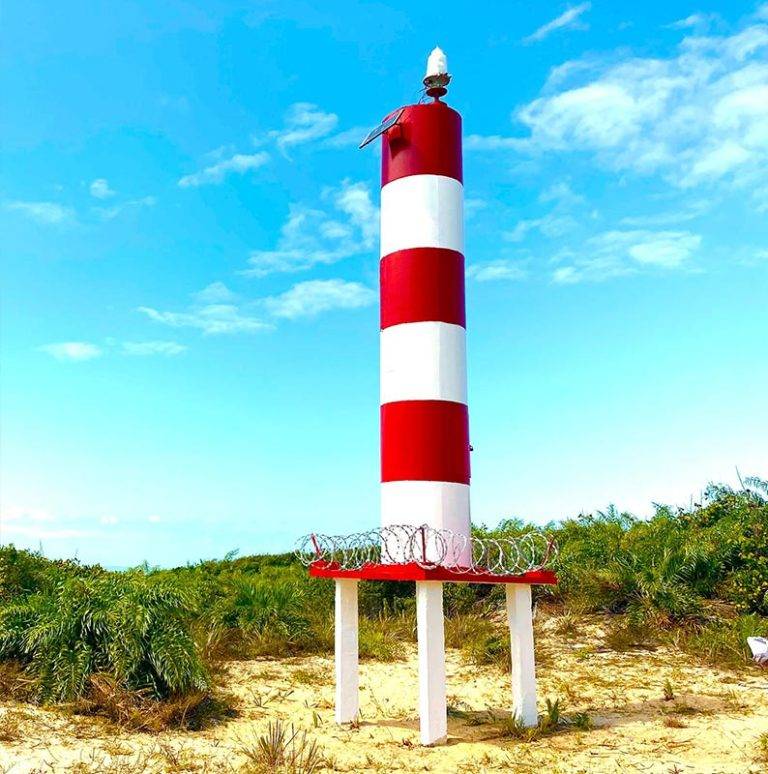 Marinha reforma sinais de sinalização náutica no Norte Capixaba
