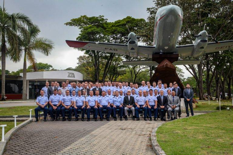 DECEA realiza cerimônia de diplomação de inspeção em voo