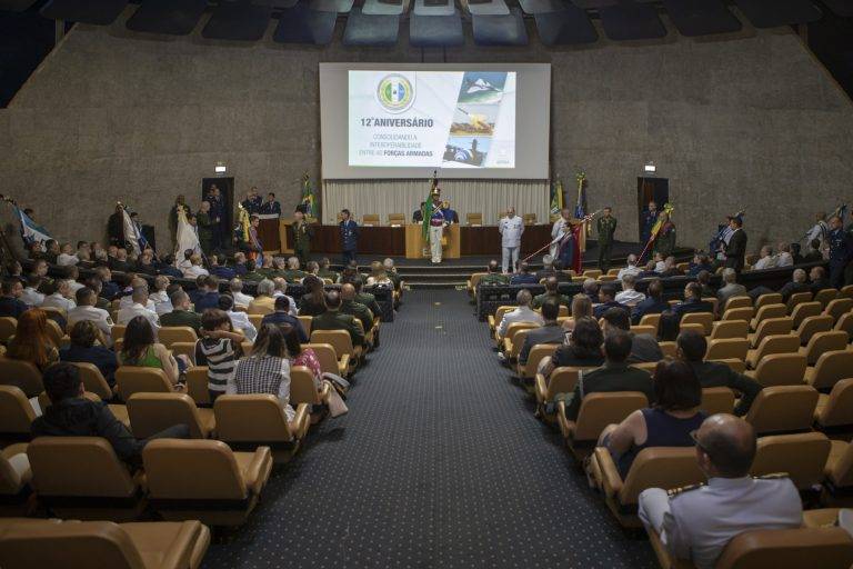 EMCFA comemora 12 anos de criação em cerimônia militar