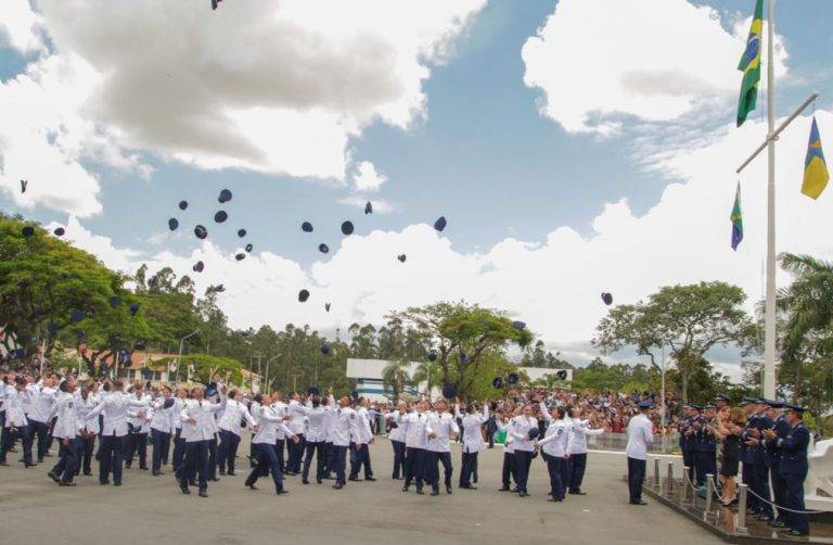 Escola de Especialistas de Aeronáutica forma 388 novos Sargentos