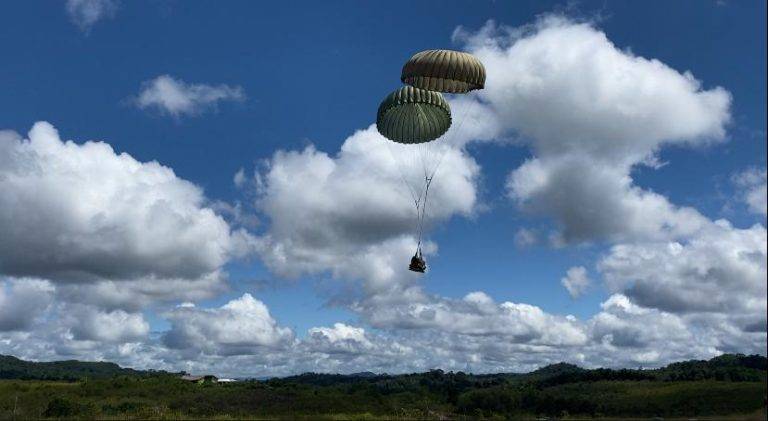Esquadrão Onça faz ressuprimento aéreo inédito para tropa do Exército em Roraima
