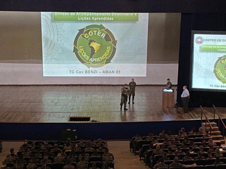 COTER realiza uma palestra de apresentação da SADLA na AMAN