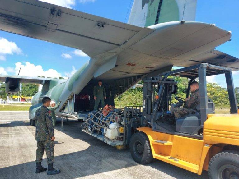 Engenharia do Exército faz a manutenção da pista de pouso do 2º Pelotão Especial de Fronteira em Querari (AM)