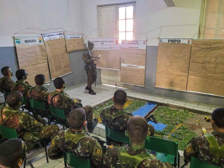Regimento Guararapes realiza exercício de patrulha do Curso de Formação de Sargentos Temporários
