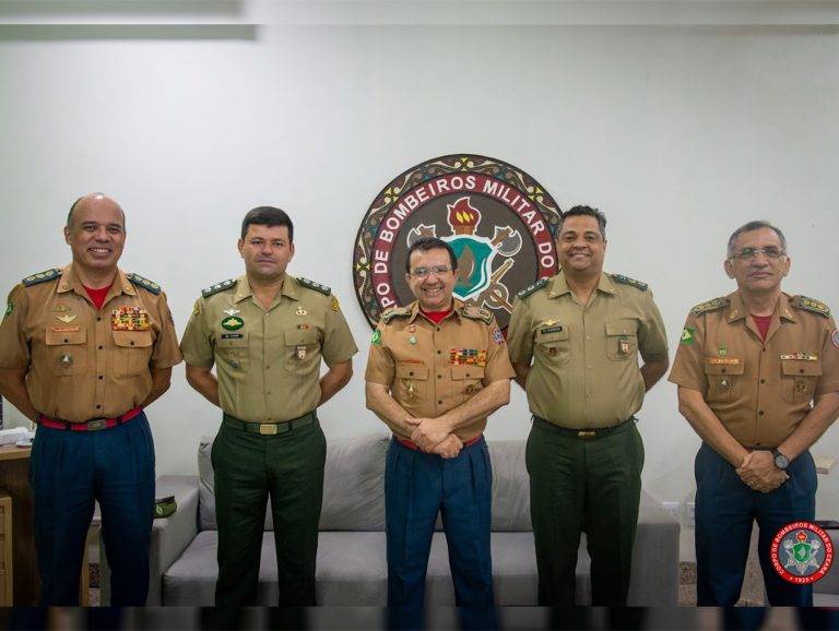 Chefe do Centro de Operações de Suprimento do 10º Depósito de Suprimento é agraciado pelo Corpo de Bombeiros Militar do Estado do Ceará