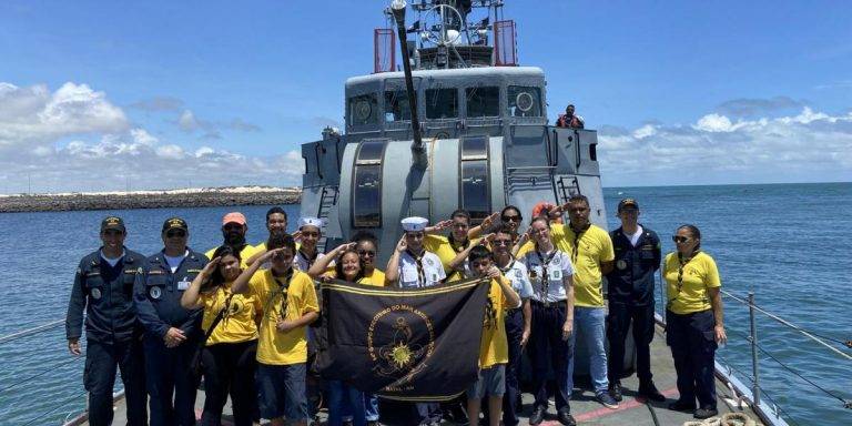 Grupo Escoteiro do Mar Artífices Náuticos realiza atividades a bordo do Navio-Patrulha “Grajaú”