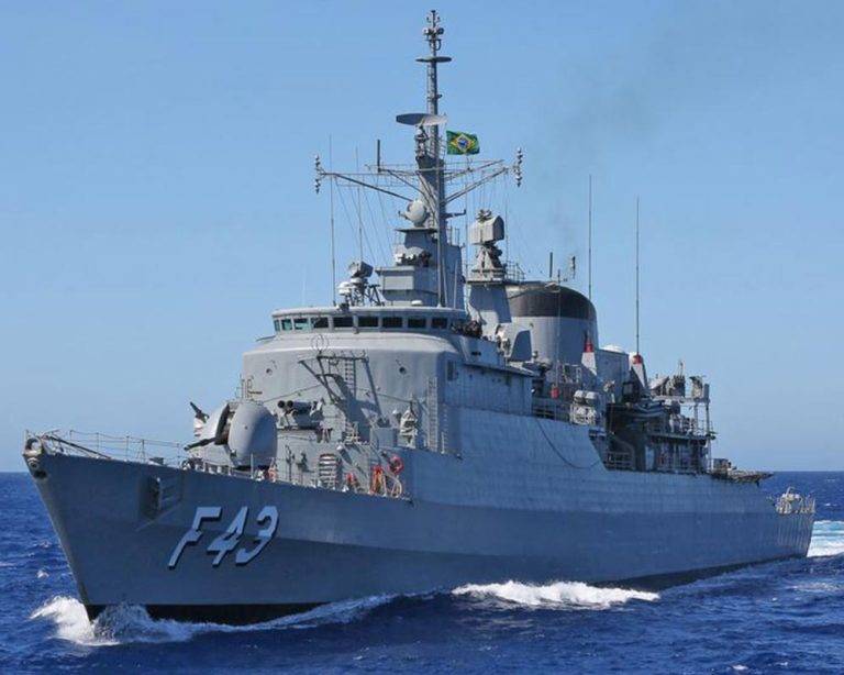 Navios do Comando do 1o Esquadrão de Escolta recebem premiação