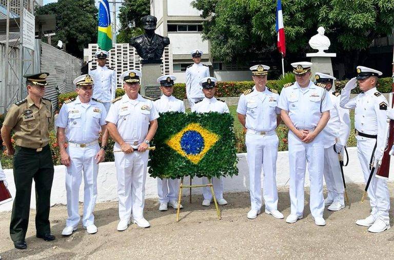 Navio-Escola “Brasil” atraca em Cartagena das Índias