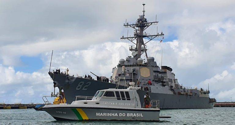 Marinha do Brasil apoia parada operacional de Navio de Guerra americano no Porto de Suape (PE)