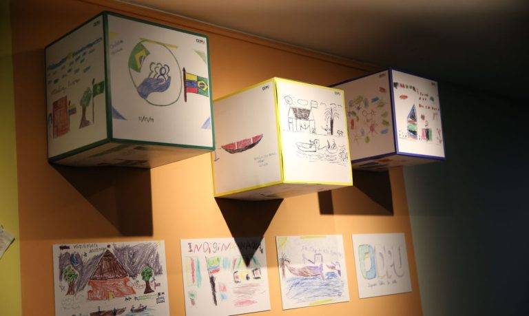 Defensoria faz exposição com desenhos de crianças refugiadas