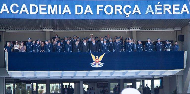 Ministro da Defesa prestigia cerimônia do aspirantado na Academia da Força Aérea