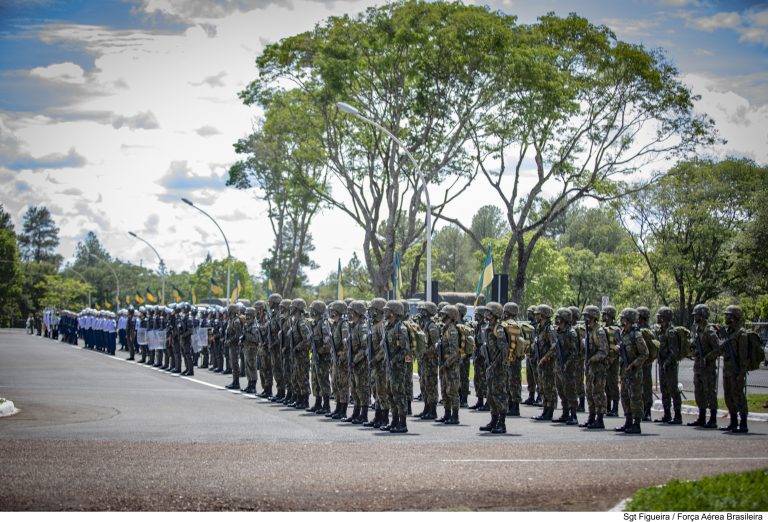 FAB comemora Dia da Infantaria com desfile militar em Brasília (DF)