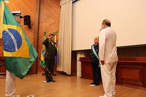 Escola Superior de Guerra realiza solenidade de Passagem de Comando