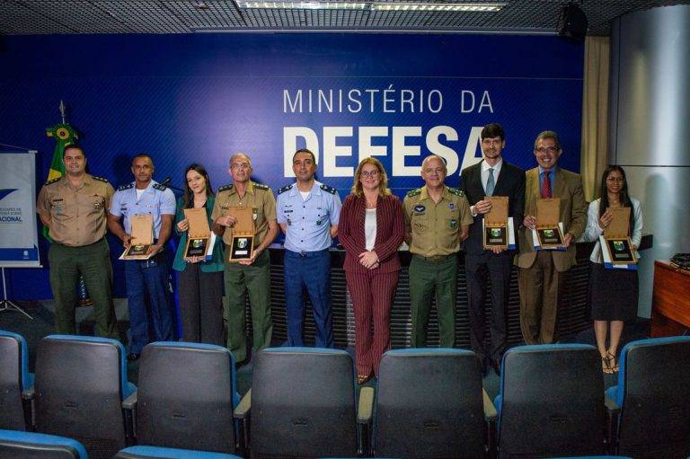 Ministério da Defesa reconhece vencedores do 2º Prêmio Tiradentes