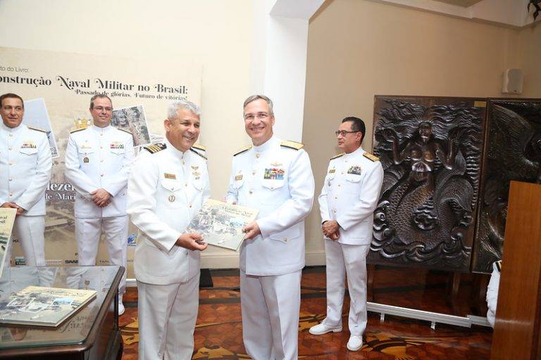 Marinha realiza o lançamento do livro sobre a construção naval militar