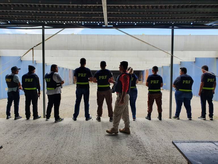 UniPRF capacita vigilantes no Curso de Nivelamento com Tiro de Revólver