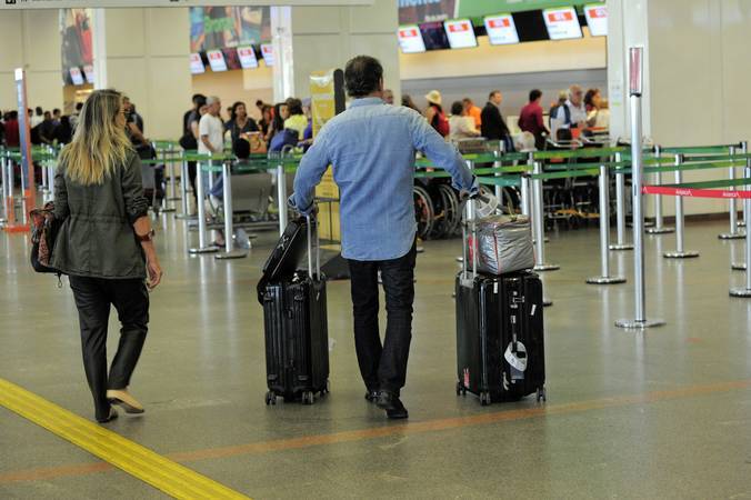 Aeronautas mantêm greve marcada para esta segunda-feira