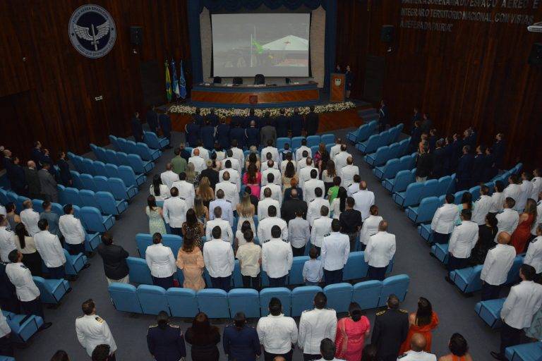 ECEMAR diploma 137 Oficiais-Alunos