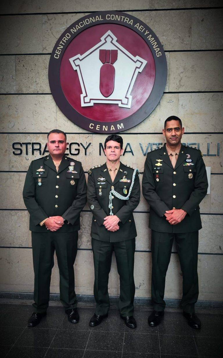 OFICIAIS DA ENGENHARIA MILITAR DO BRASIL REALIZAM A PASSAGEM DE FUNÇÃO DO GRUPO DE ASSESSORES TÉCNICOS INTERAMERICANOS NA COLÔMBIA