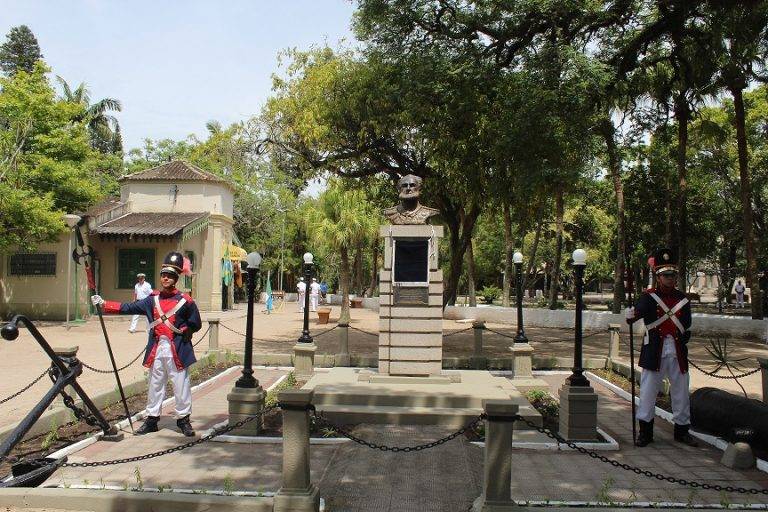 Marinha realiza reinauguração do busto do Almirante Tamandaré