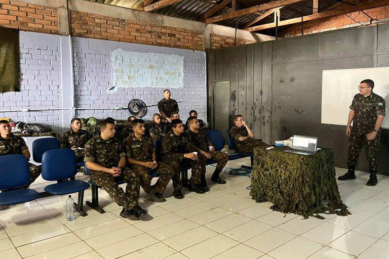 Arsenal de Guerra de São Paulo realiza estágio de manutenção de VBTP-MSR 6×6