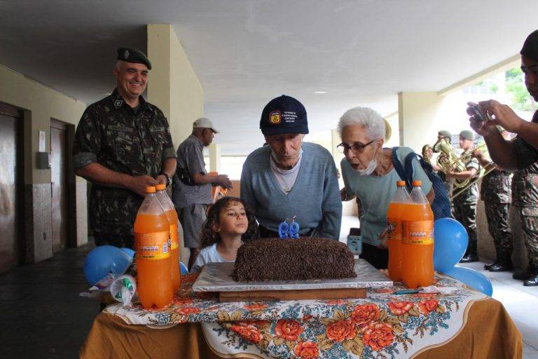 Veterano da FEB comemora 99 anos com homenagens