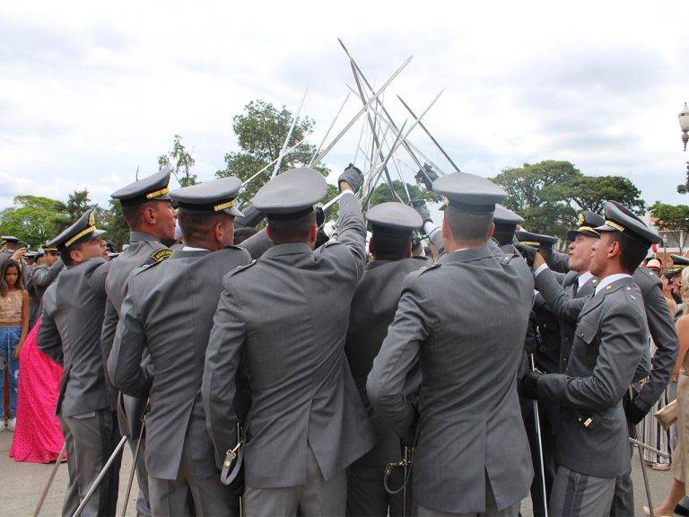 Academia Militar das Agulhas Negras forma 395 aspirantes a oficial