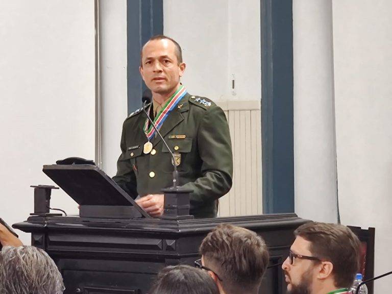 Professor do Colégio Militar de Juiz de Fora é agraciado com a Medalha Mérito da Educação