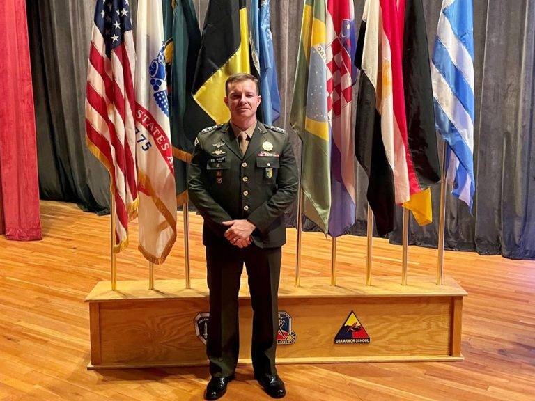 Militar brasileiro é destaque no Curso de Manobra para Capitães de Carreira do Exército dos EUA