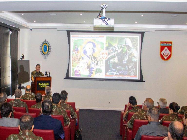 DECEx promove reunião sobre o Plano de Capacitação e Atualização Profissional dos Militares de Saúde