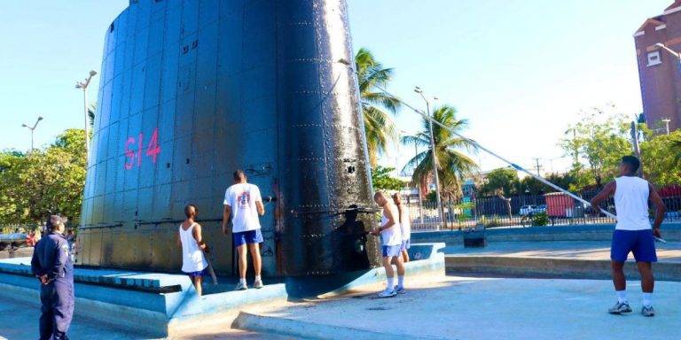 CPCE, EAMCE e SOAMAR-CE efetuam manutenção da Praça Amigos da Marinha