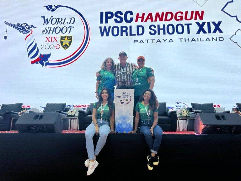 Atletas TAURUS CBC no XIX IPSC Handgun World Shoot, na Tailândia