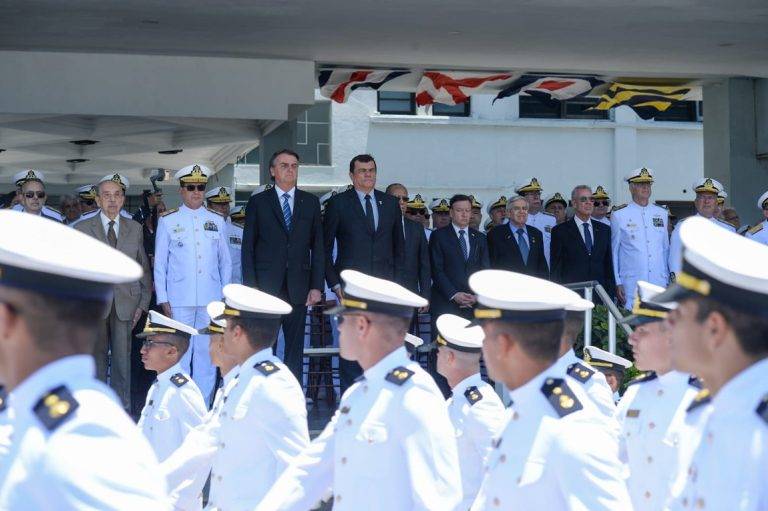 Ministro da Defesa participa da formatura de 182 novos Guardas-Marinha