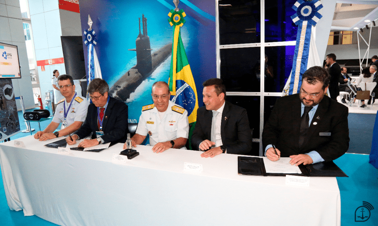 Marinha e Embraer assinam acordo de cooperação na área de Tecnologia