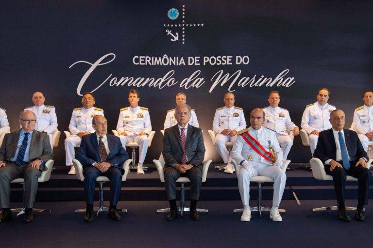 Ministro da Defesa prestigia troca de comando nas Forças Armadas