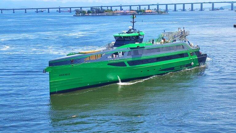 Navio moderno para transferência de tripulação atraca pela 1ª vez no Porto do Rio de Janeiro