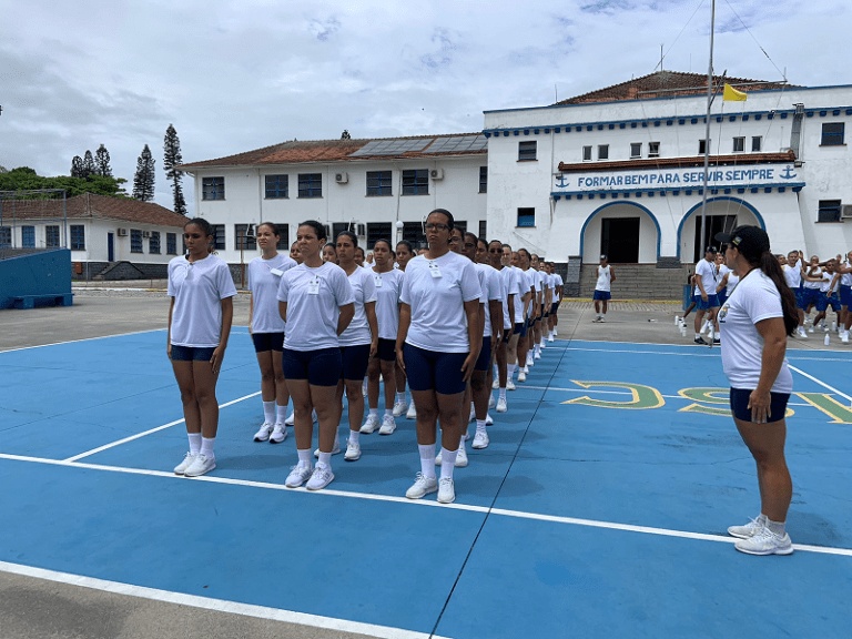 EAMSC inicia adaptação da primeira turma de mulheres aprendizes-marinheiras