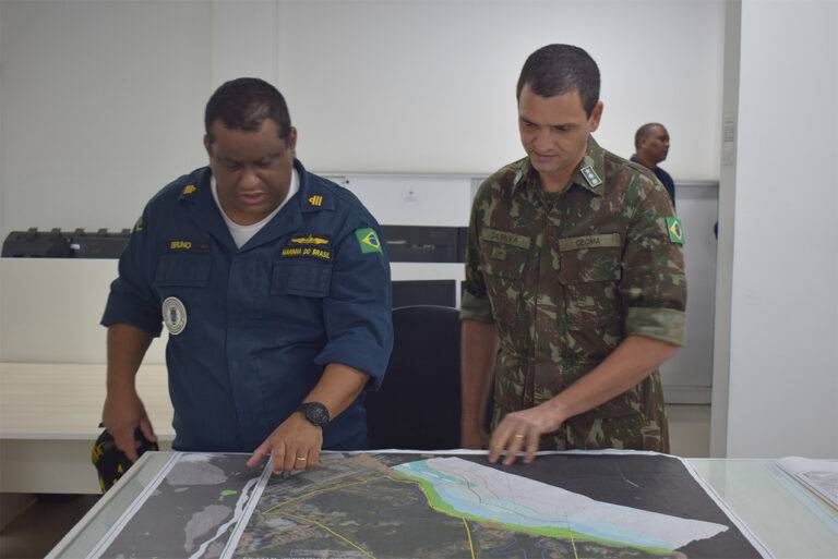 Centro de Embarcações recebe novas cartas náuticas da Marinha do Brasil