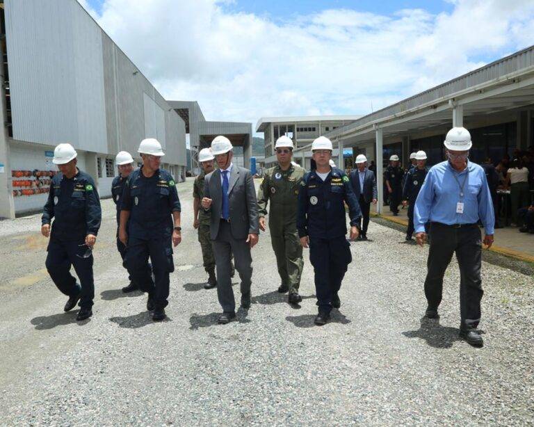 Comitiva da Marinha visita o Estaleiro de construção das Fragatas Classe Tamandaré