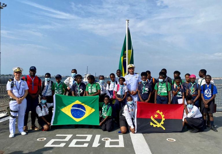 Grupos de Escoteiros de Luanda visitam NPo Araguari