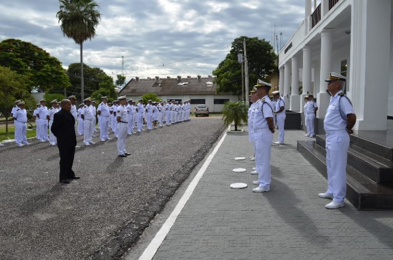 Comando do 6º Distrito Naval promove cerimônia a militares padrão
