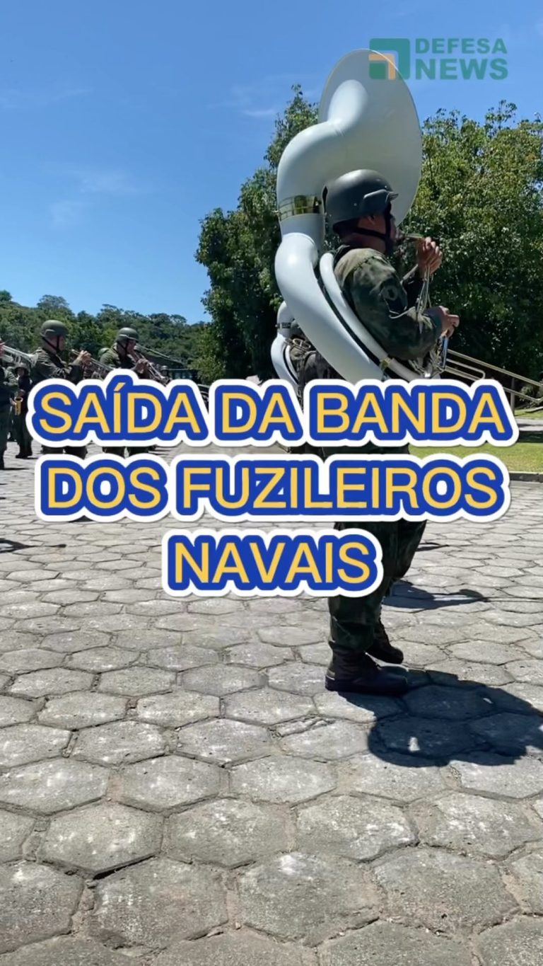 Encerramento do desfile militar com a saída da banda do Corpo de Fuzileiros Nava...