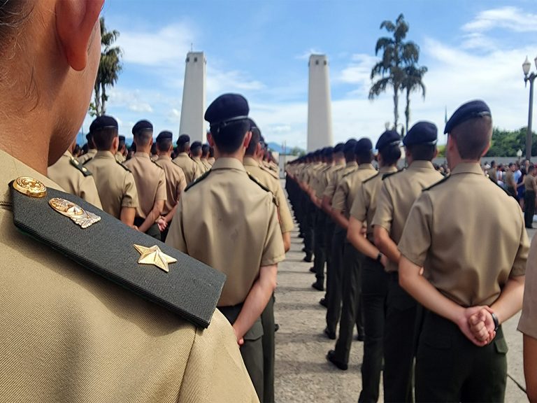 Academia Militar das Agulhas Negras realiza entrada dos novos cadetes