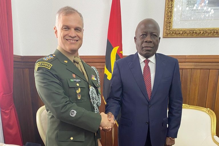Adido de Defesa em Angola é apresentado ao Ministro de Defesa Angolano