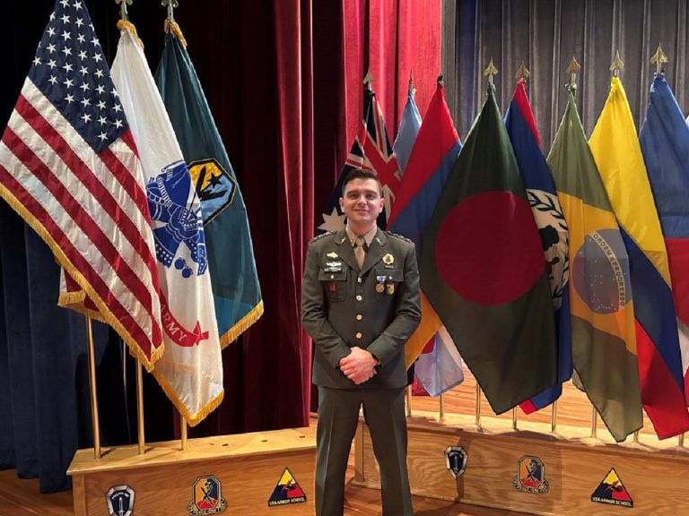 Capitão brasileiro é destaque em curso de manobra do Exército Americano
