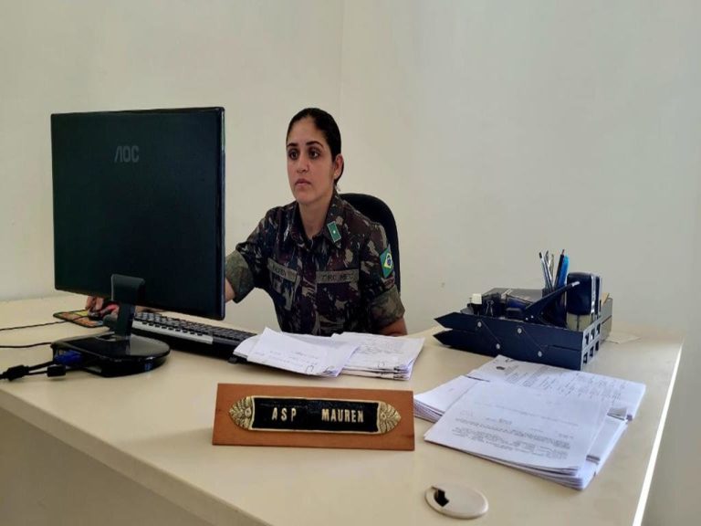 Regimento recebe a primeira Aspirante a Oficial Mulher formada na AMAN