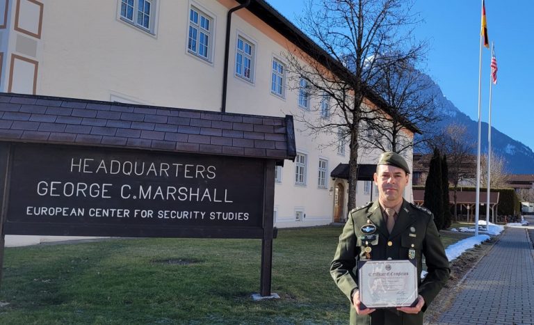 Oficial do Exército Brasileiro participa de Simpósio sobre ameaças híbridas na Alemanha
