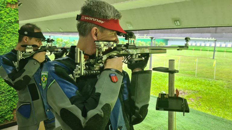 Militares do Exército representam equipe brasileira na Copa do Mundo de Tiro Esportivo na Indonésia