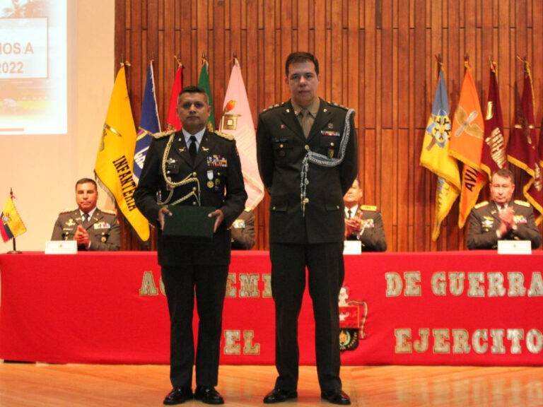 Aditância do Exército no Equador realiza entrega de Medalhas Marechal Hermes e Prêmio